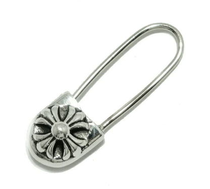 ②CHROME HEARTS 安全ピン 右耳 シルバー