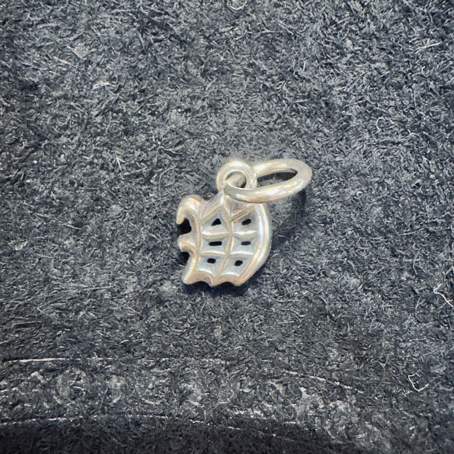 CHROME HEARTS イニシャルチャーム W シルバー